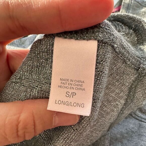 Victoria’s Secret Gray Shimmer Scoop Neck Knit Henley Pullover sz Small Long New - Picture 9 of 11